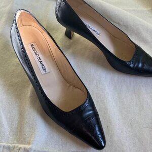 Manolo Blahnik black leather brogue kitten heel EU 38 US 8